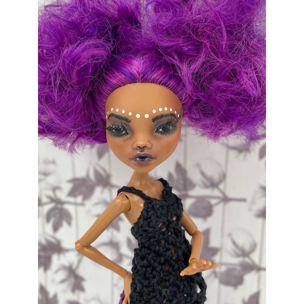 Custom Clawdeen Wolf OOAK Monster High Doll Afro- Puff - Picture 2 of 9